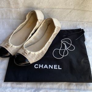 CHANEL Beige/Black Ballet Flats size 9.5